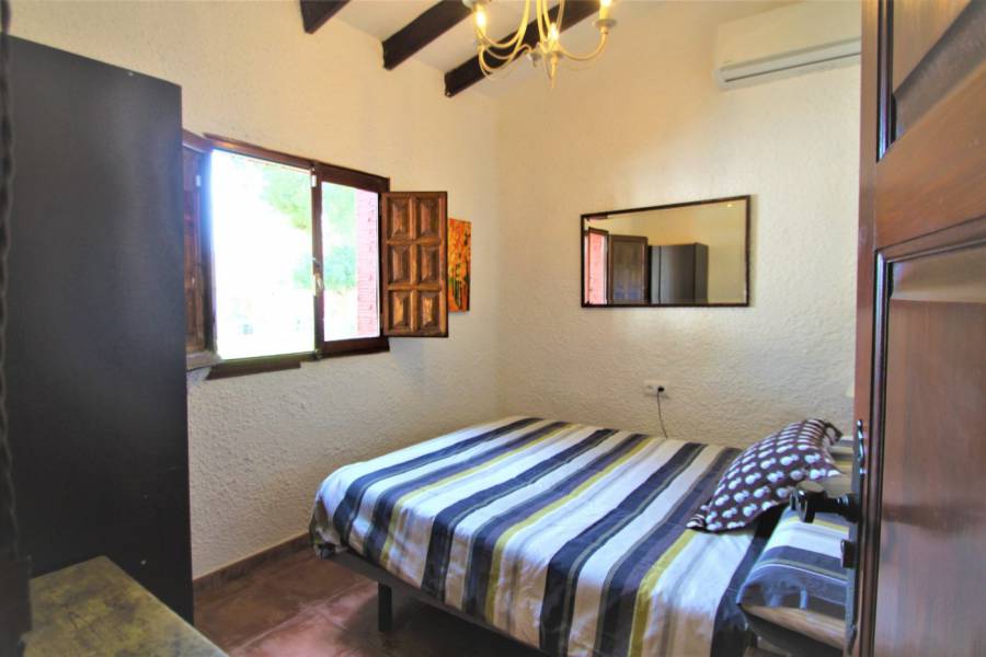 Garden in villa for sale in Orihuela Costa