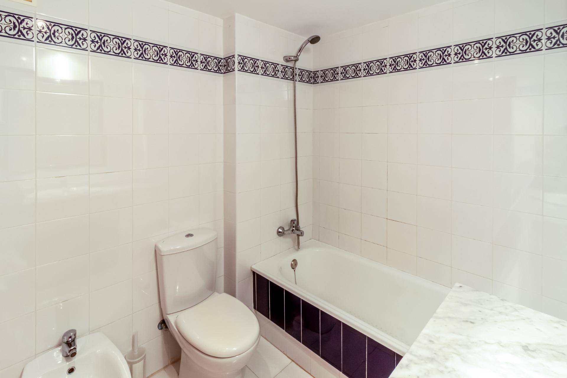 Bedroom in apartment for sale in Torrevieja