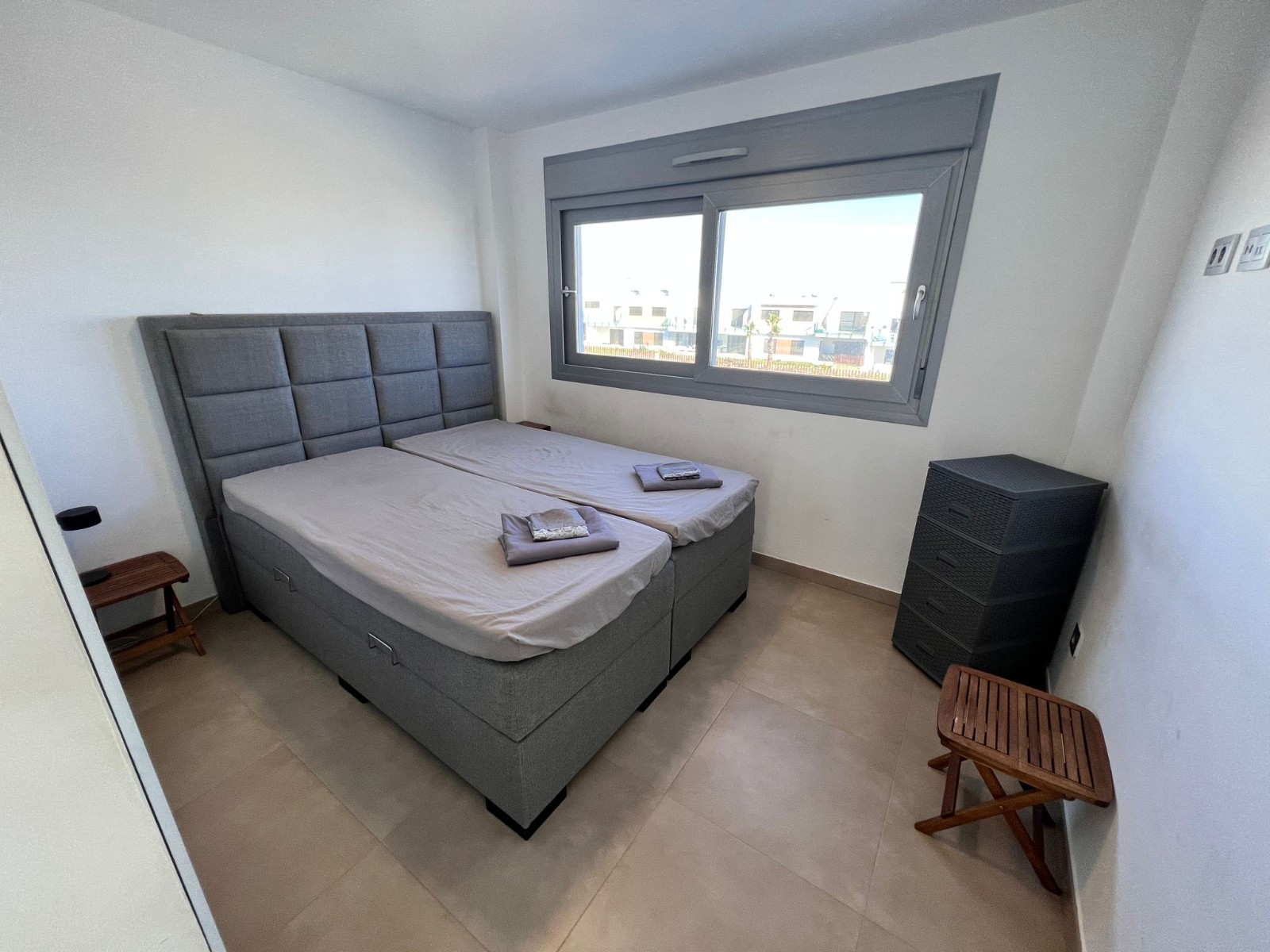 Bedroom in apartment for sale in Orihuela