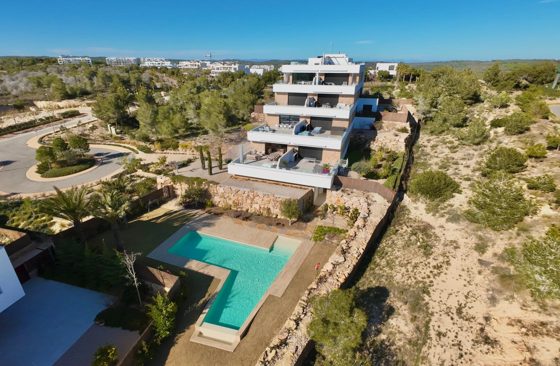 Modern Apartment in Las Colinas – Design & Location Experience contemporary living in this beautiful