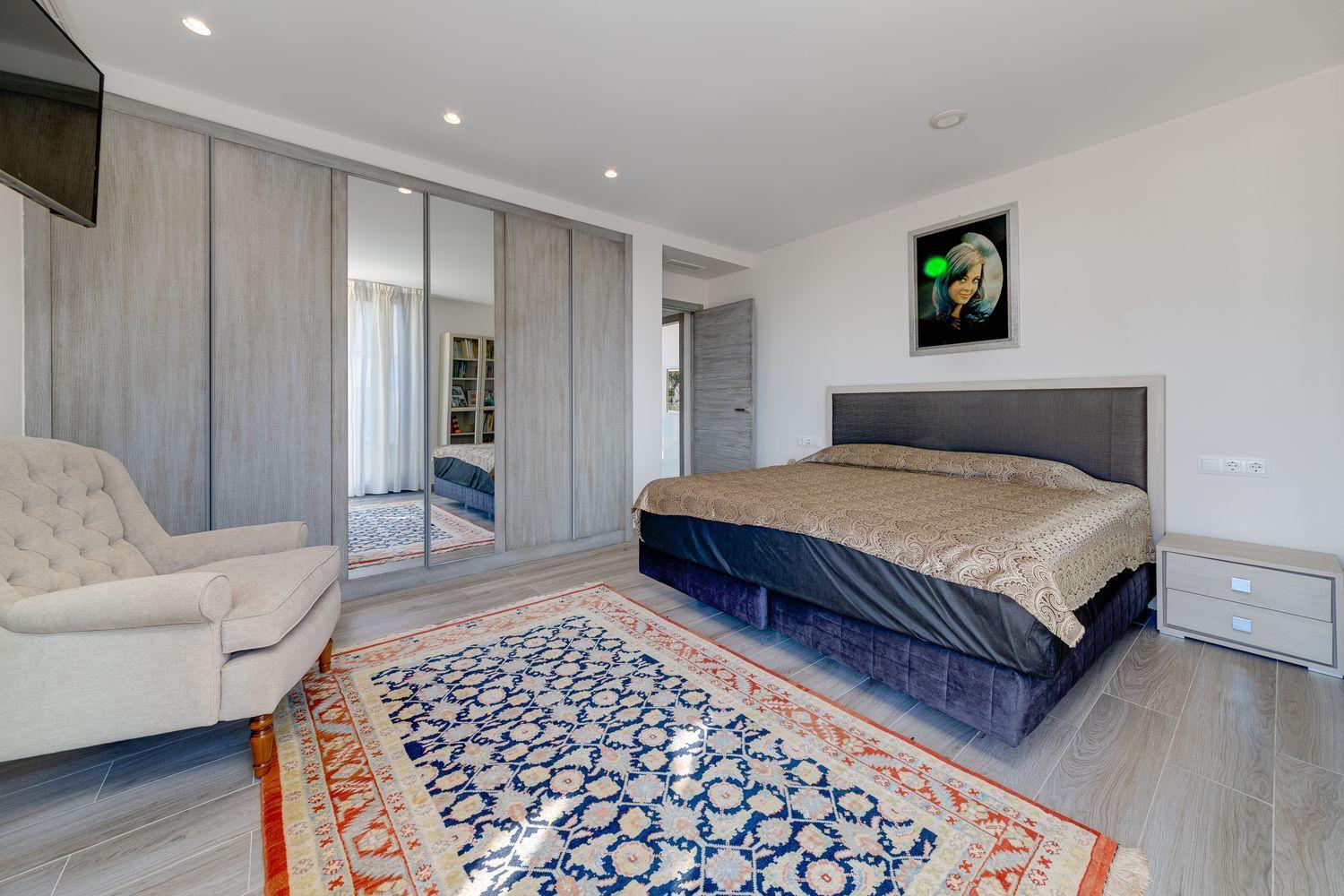 Bedroom in villa for sale in Torrevieja