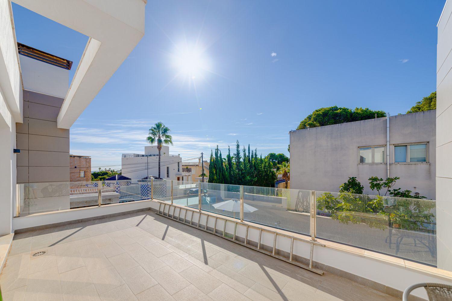 Bedroom in villa for sale in Torrevieja