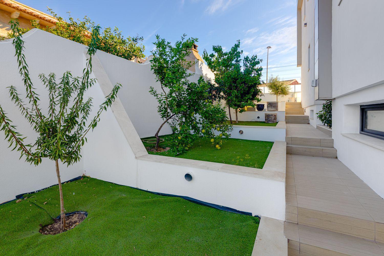 Master bedroom in villa for sale in Torrevieja