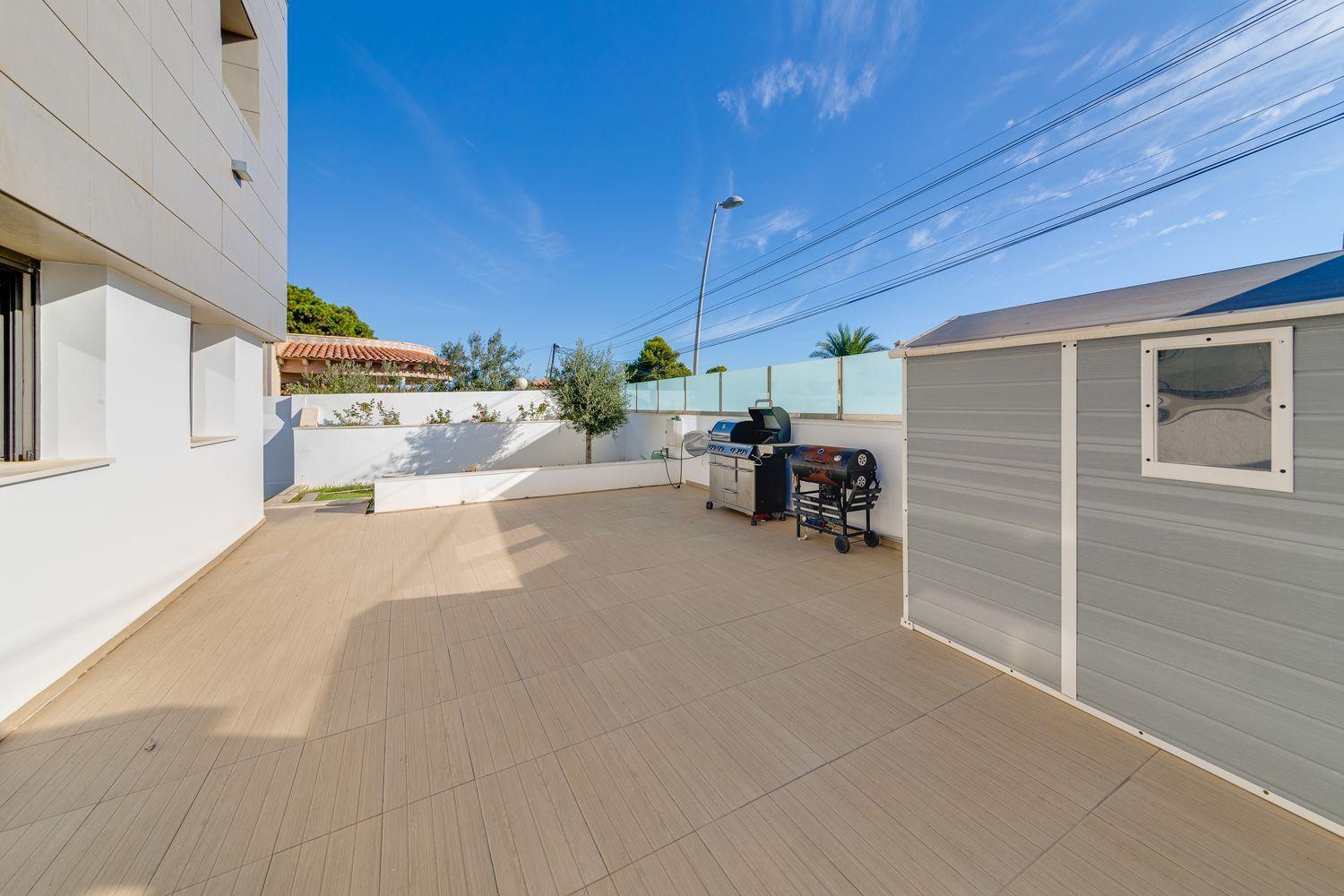 Terrace in villa for sale in Torrevieja