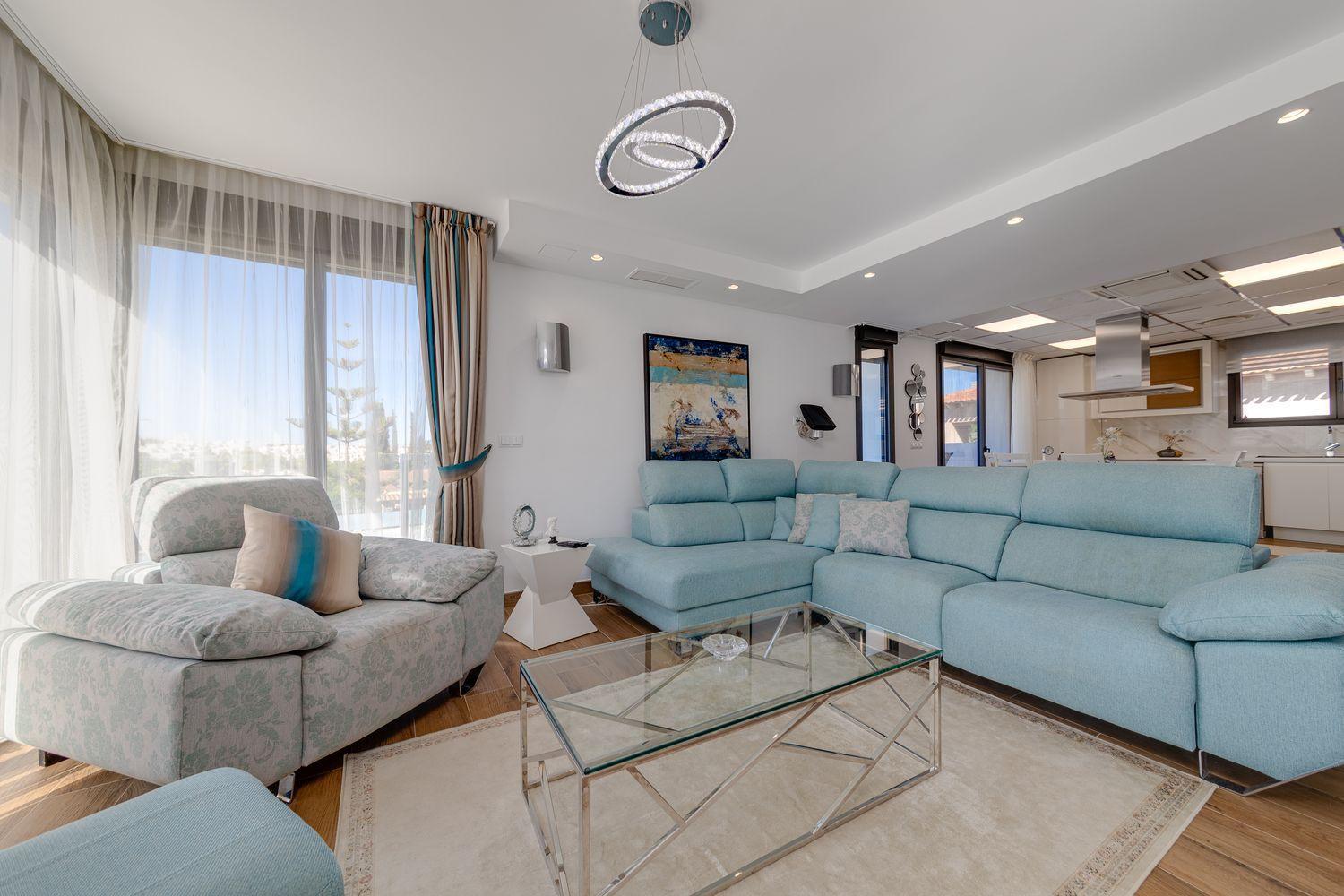 Terrace in villa for sale in Torrevieja