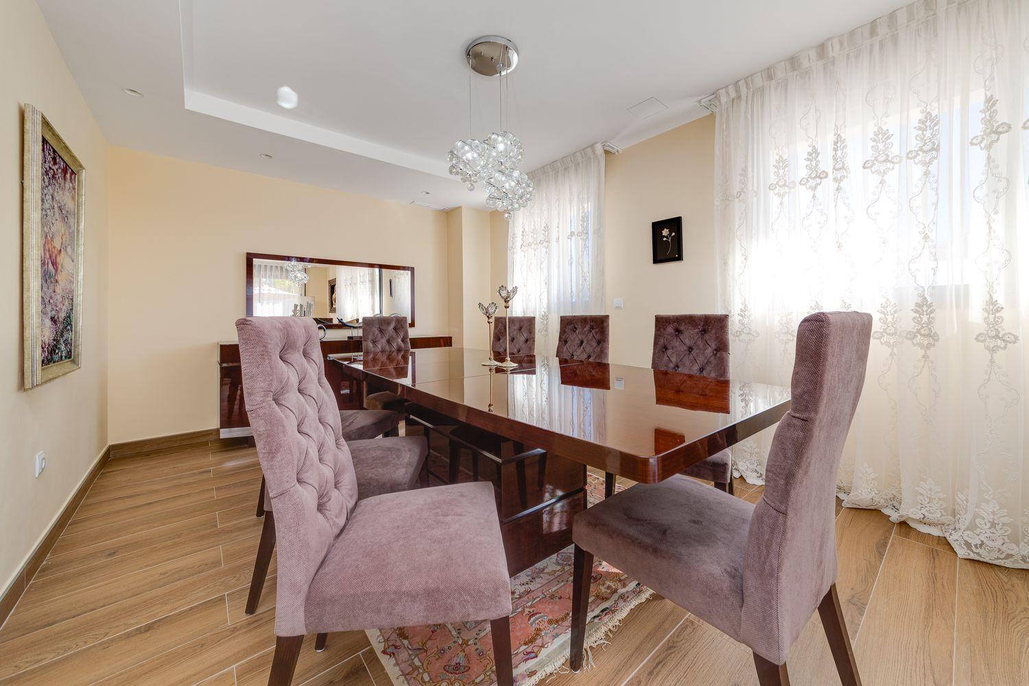 Bedroom in villa for sale in Torrevieja