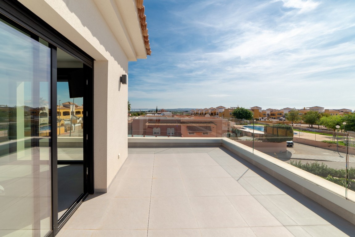 Terrace in villa for sale in Los Montesinos