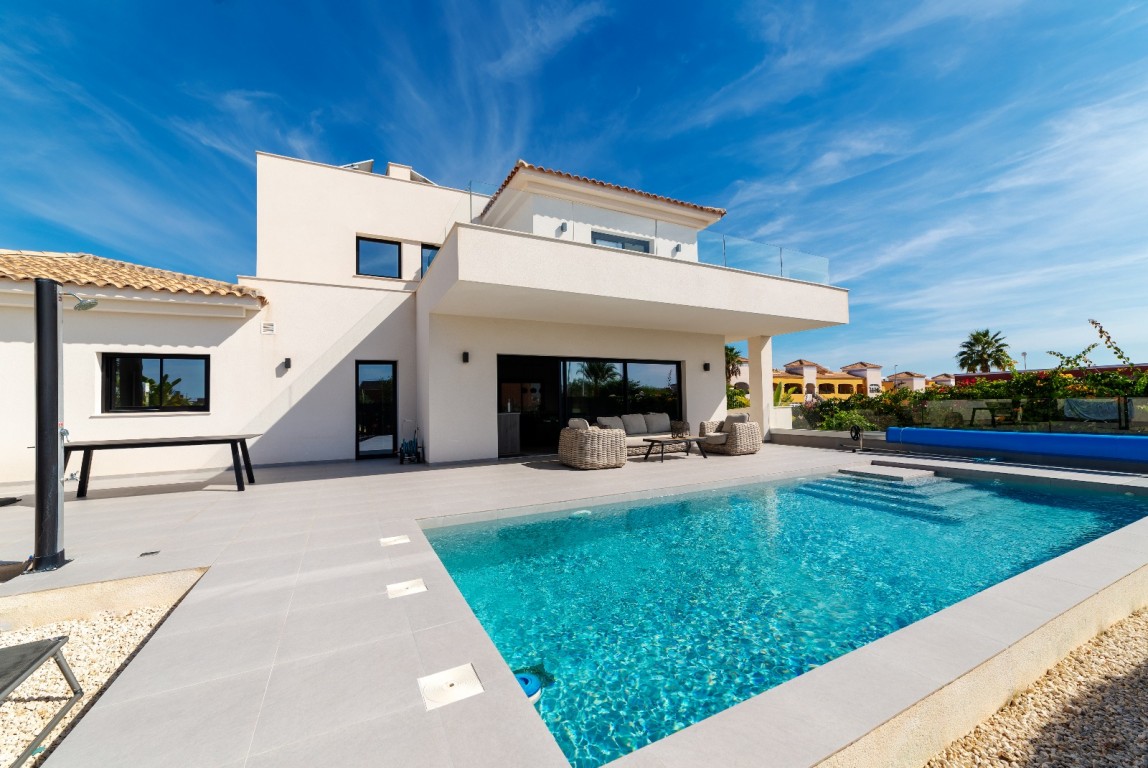 Terrace in villa for sale in Los Montesinos