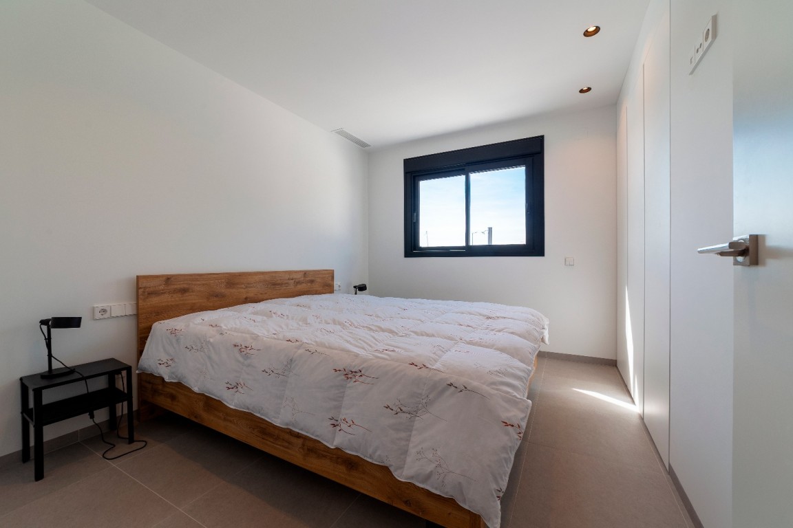 Bedroom in villa for sale in Los Montesinos