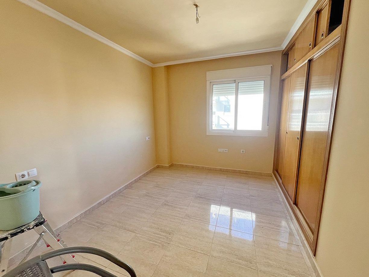 Garden in penthouse for sale in Guardamar del Segura