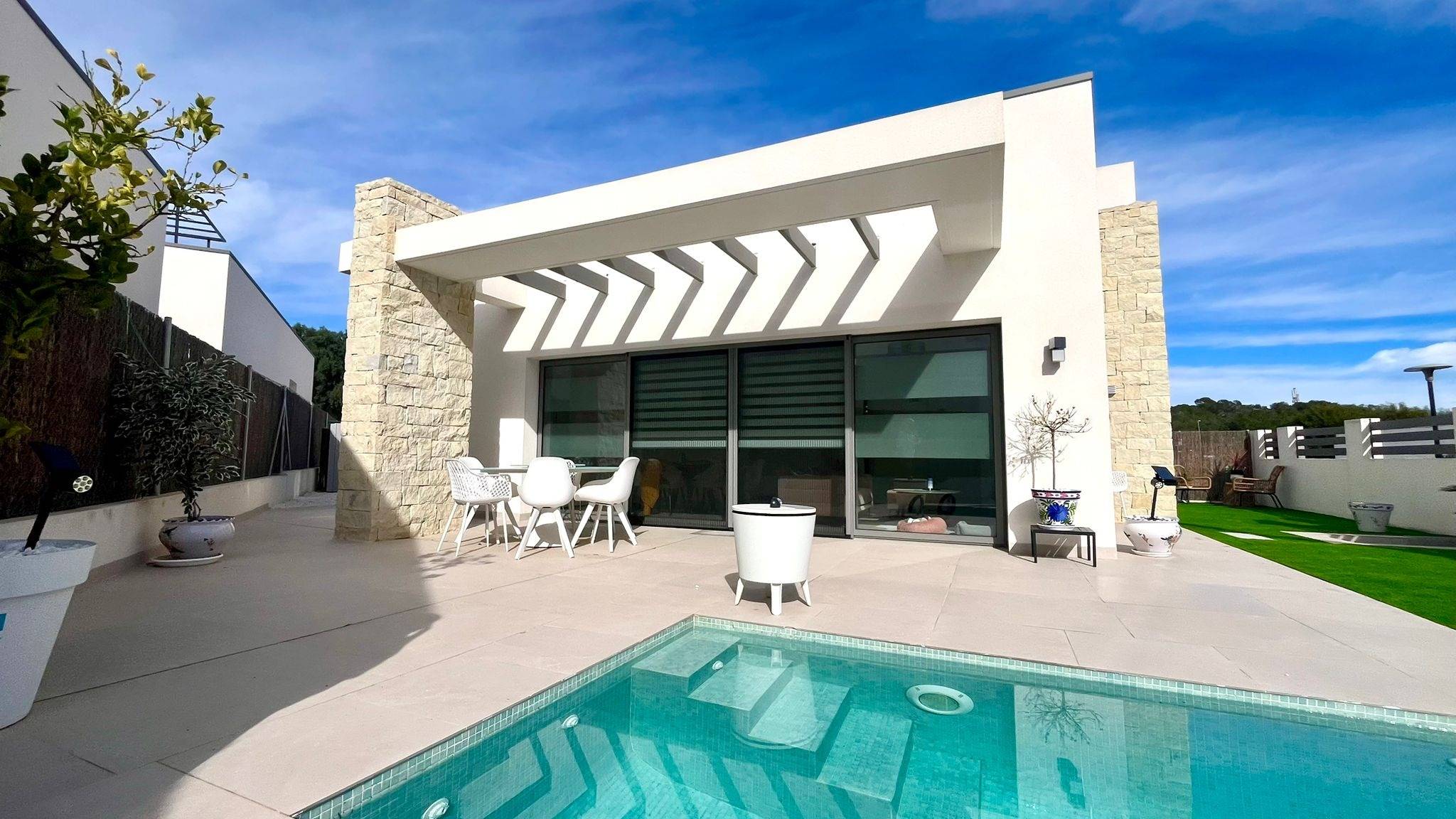 Discover this stunning detached villa located in the prestigious Blue Lagoon urbanisation in San Mig