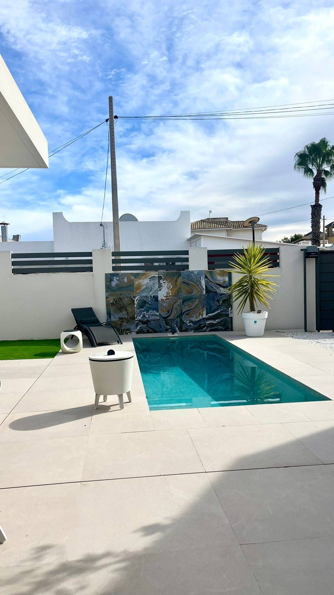 Discover this stunning detached villa located in the prestigious Blue Lagoon urbanisation in San Mig