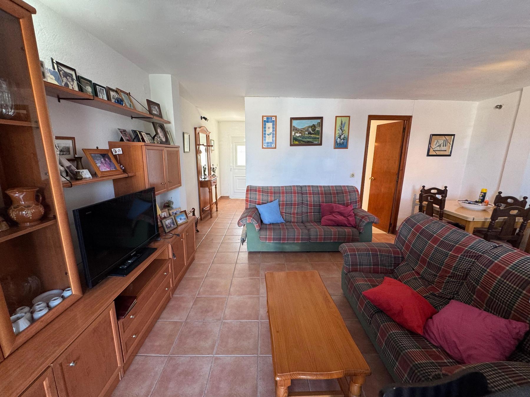 Discover your new home in Los Balcones Torrevieja, a townhouse in good condition, ideal for families