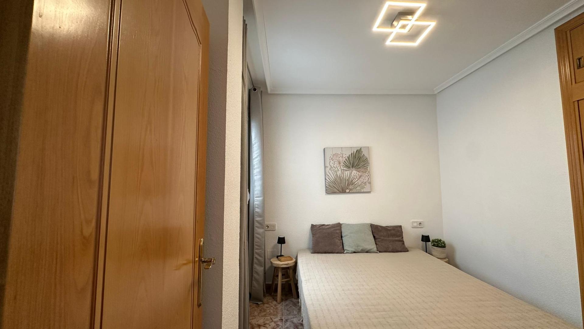 Bedroom in apartment for sale in Torrevieja