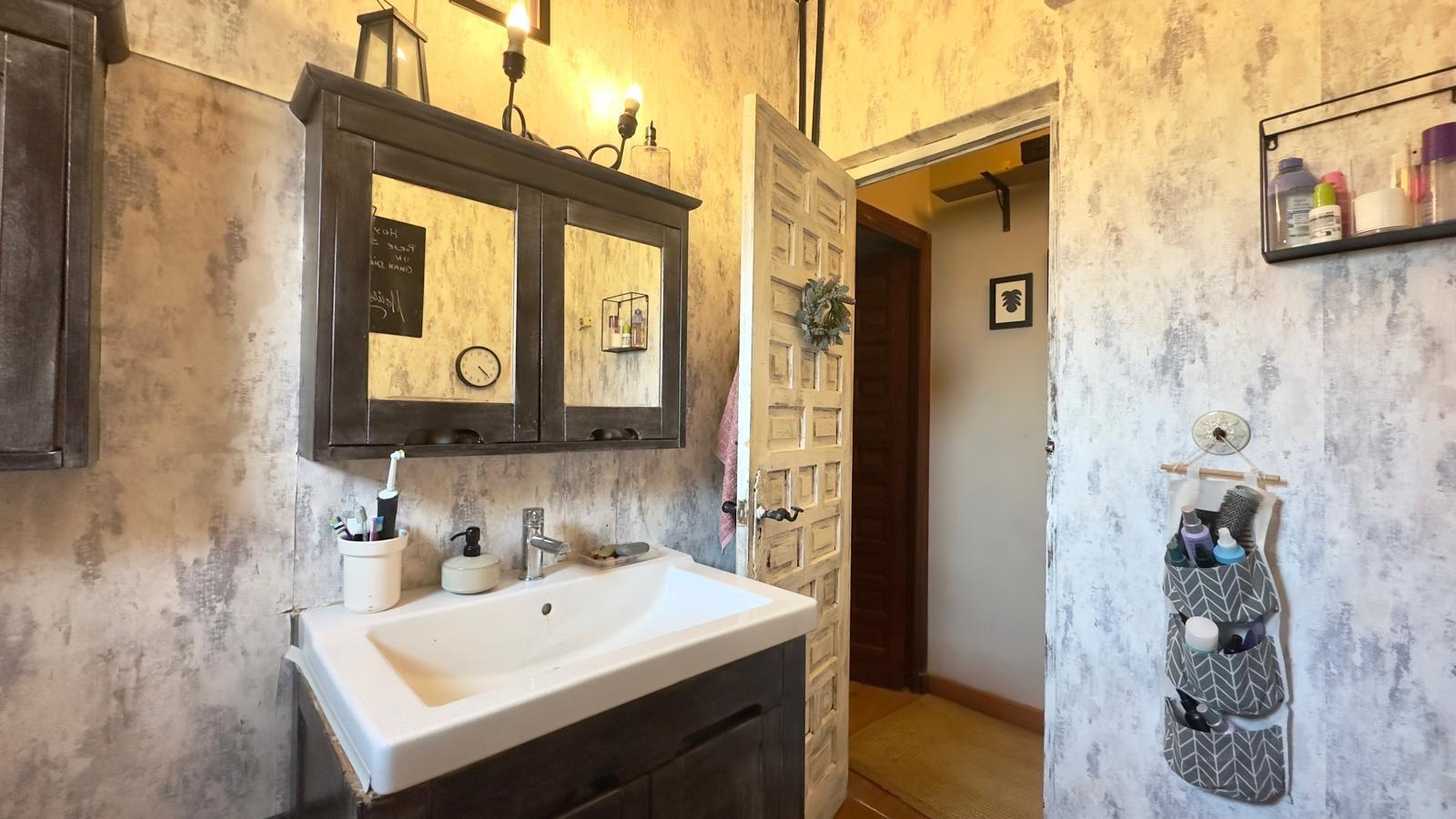 Bedroom in villa for sale in Torrevieja