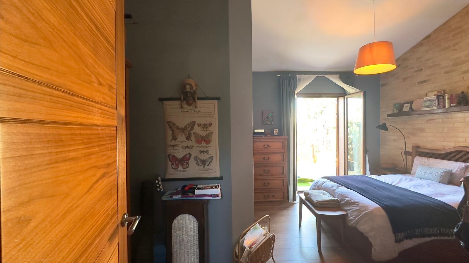Master bedroom in villa for sale in Torrevieja