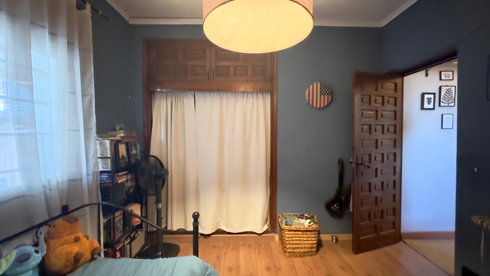 Master bedroom in villa for sale in Torrevieja