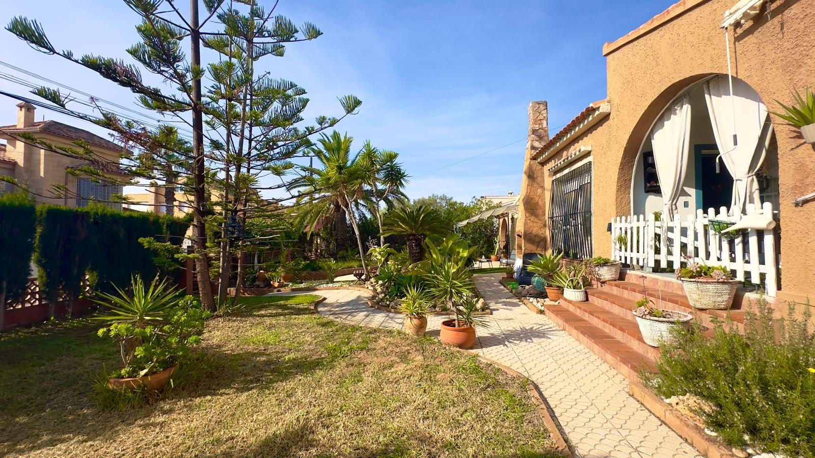 Terrace in villa for sale in Torrevieja