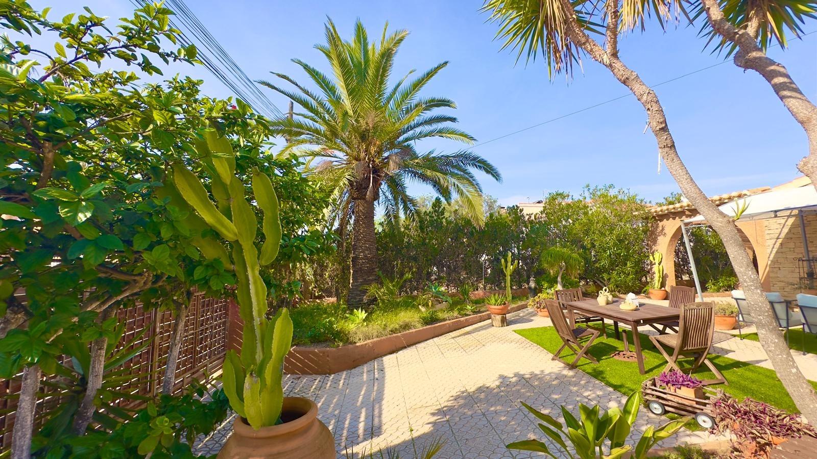 Pool area in villa for sale in Torrevieja