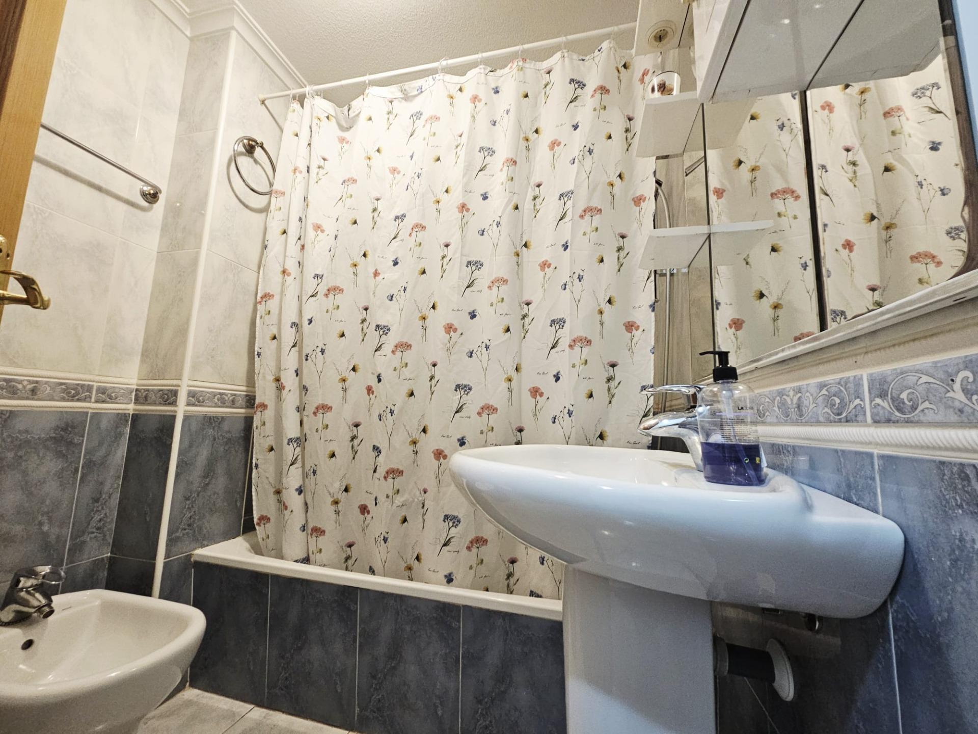 Bedroom in apartment for sale in Torrevieja