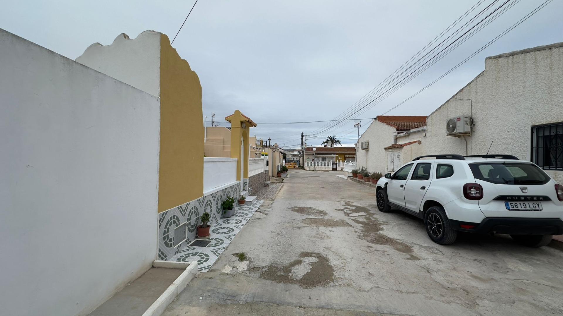 Garden in bungalow for sale in Torrevieja