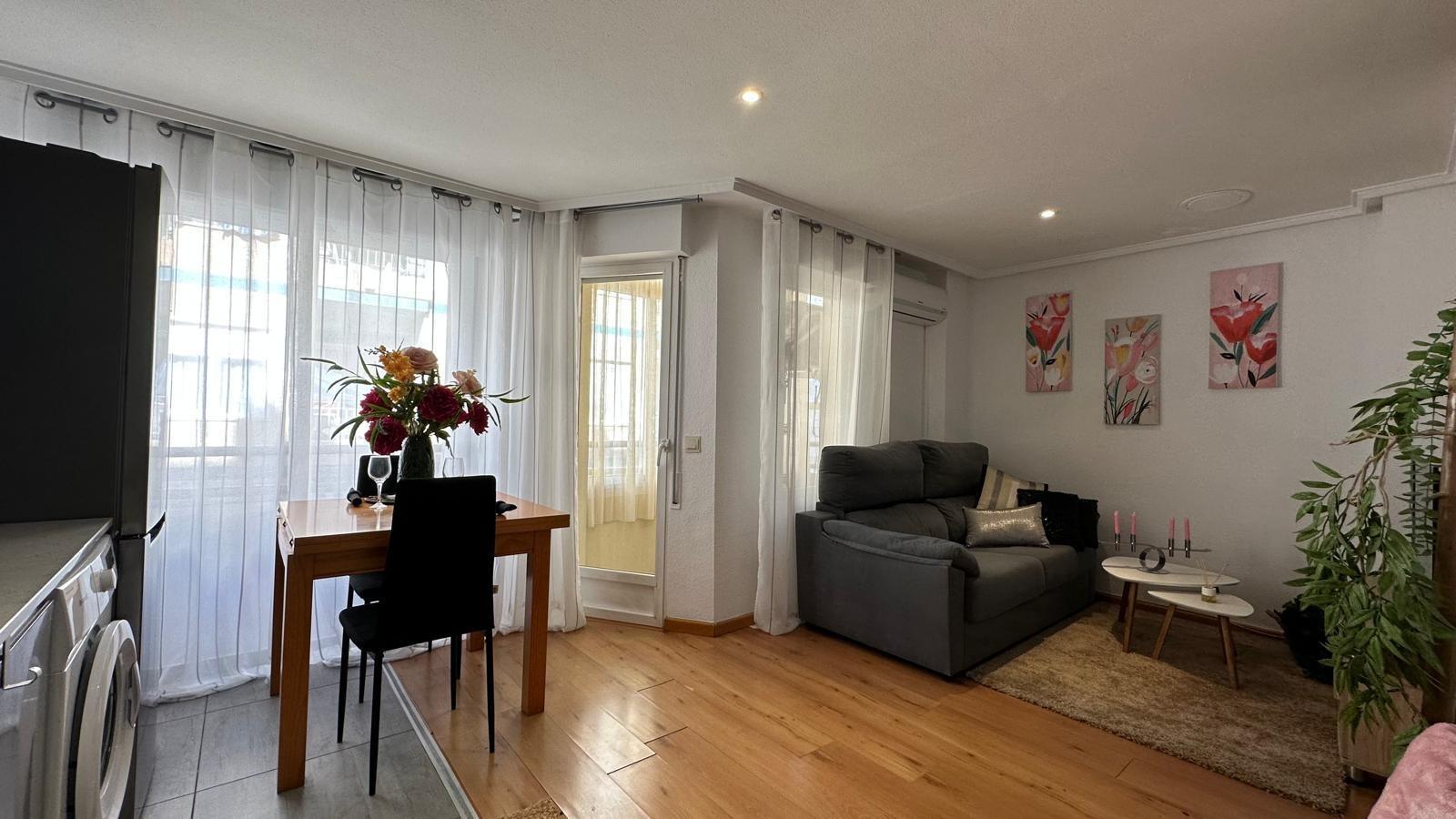 Bedroom in apartment for sale in Torrevieja