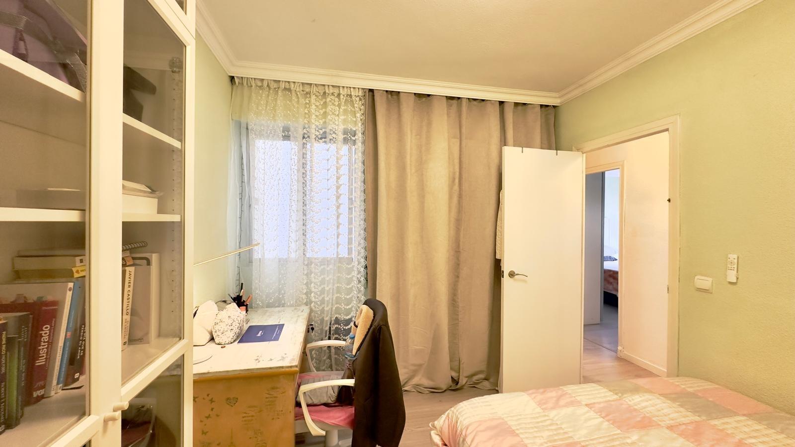 Bedroom in apartment for sale in Torrevieja
