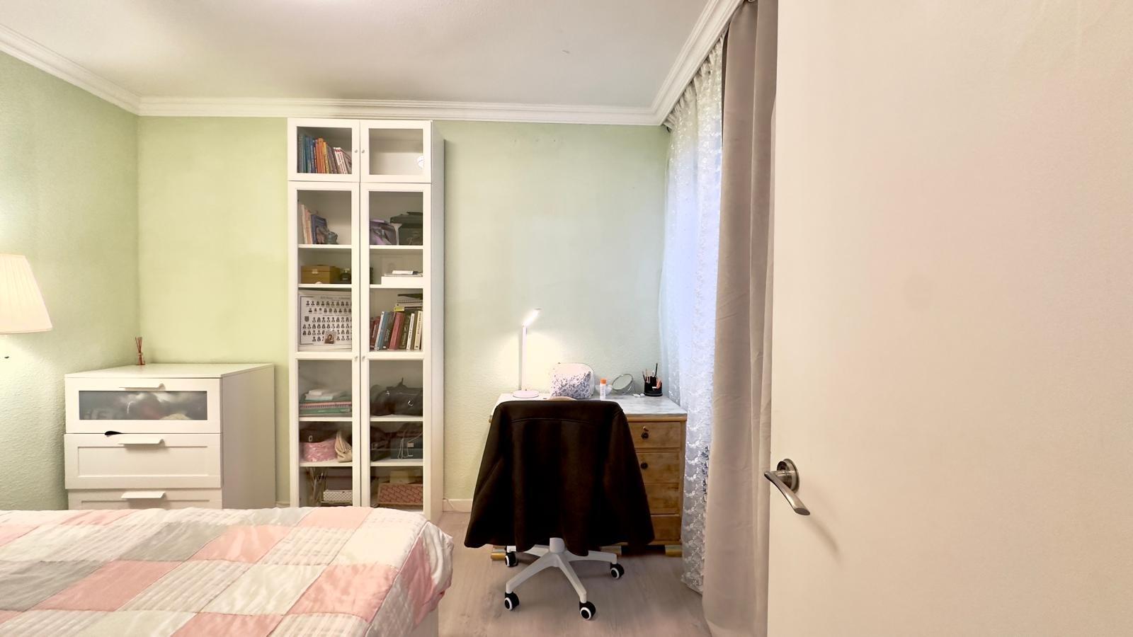 Bedroom in apartment for sale in Torrevieja