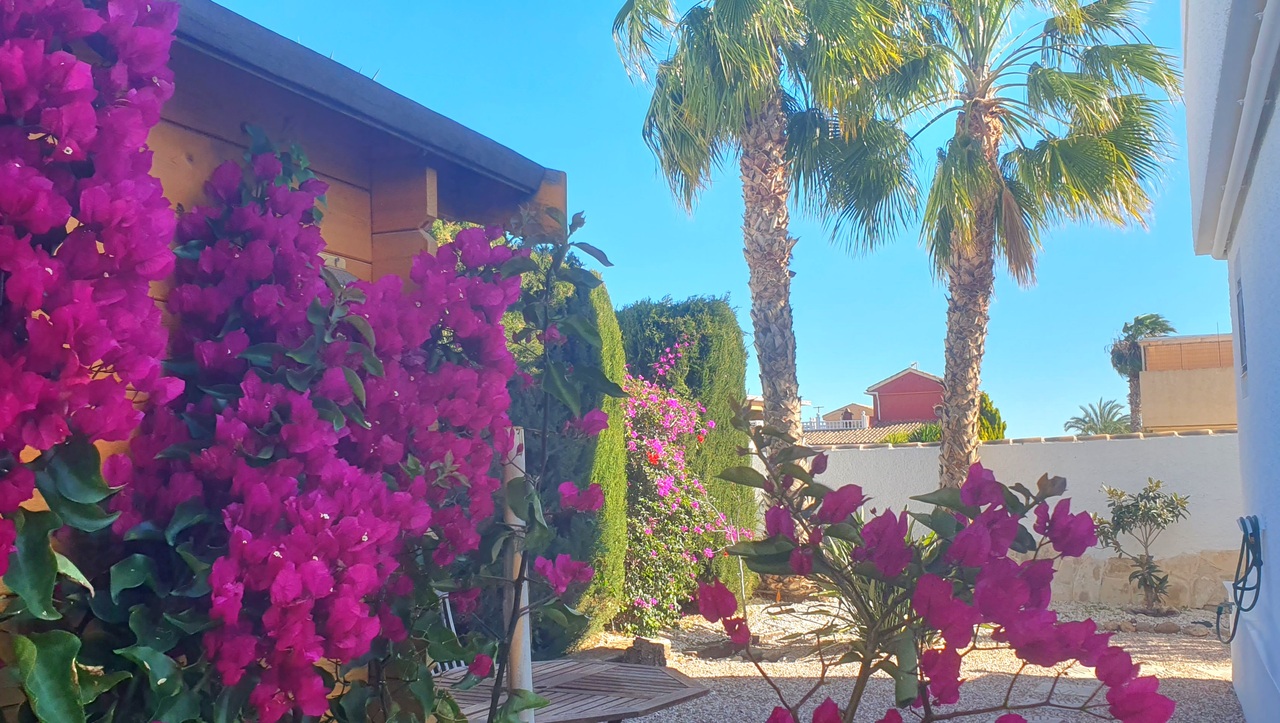 Garden in villa for sale in Camposol