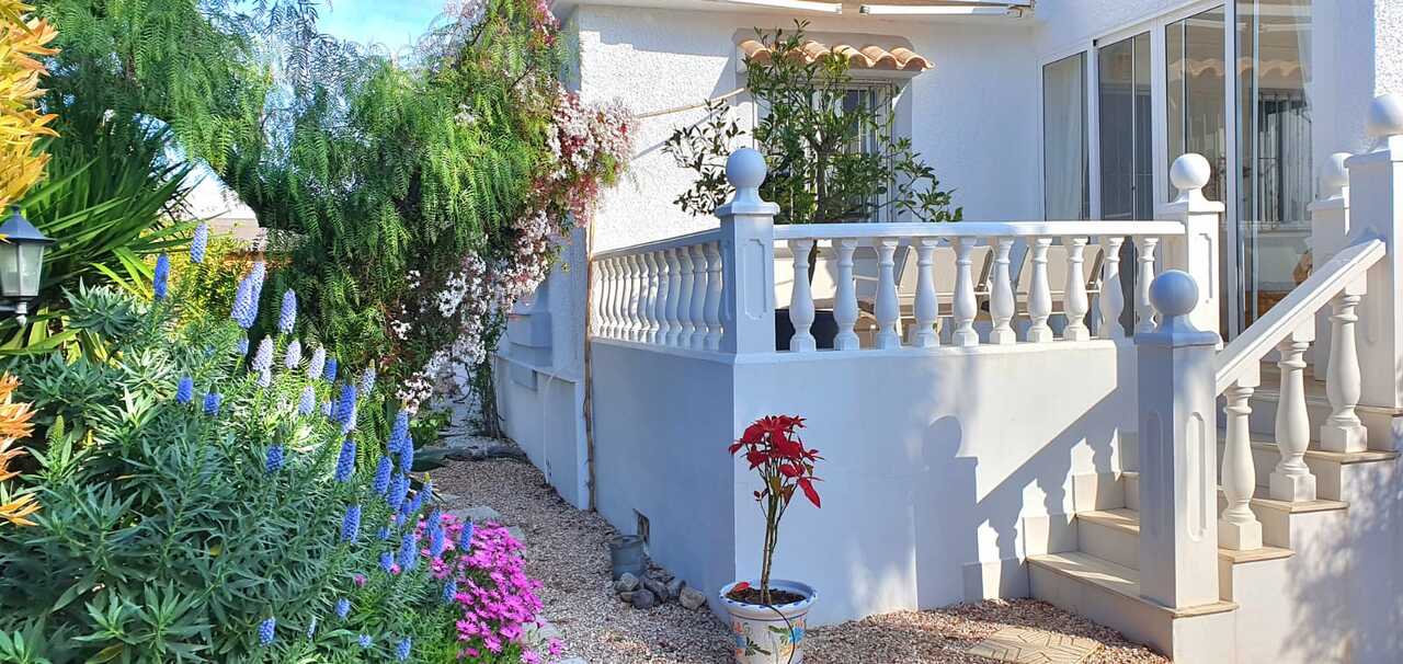 Dining area in villa for sale in Camposol