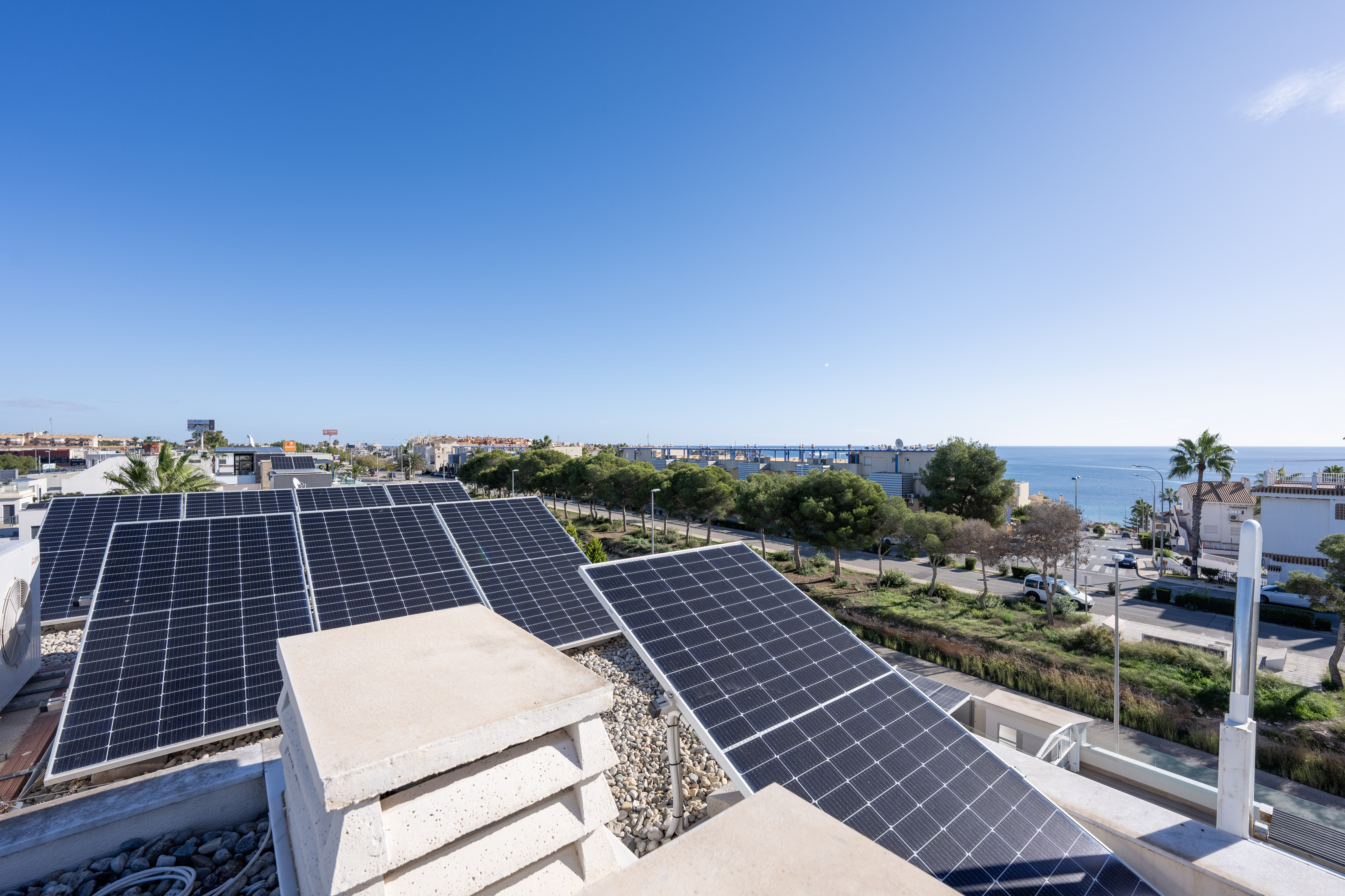 Garden in villa for sale in Orihuela Costa