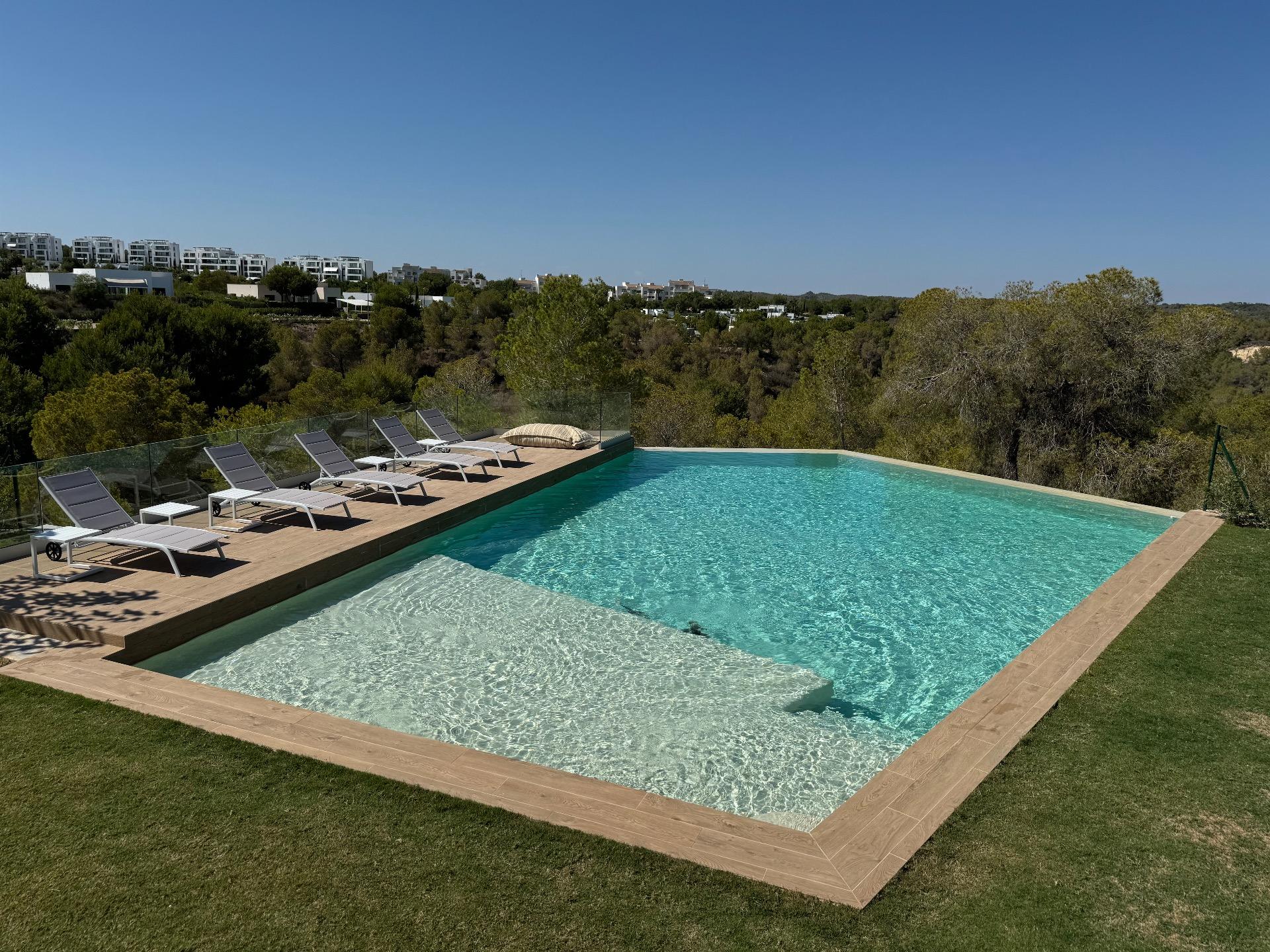 Located in the prestigious Las Colinas Golf & Country Club, this exceptional luxury apartment offers