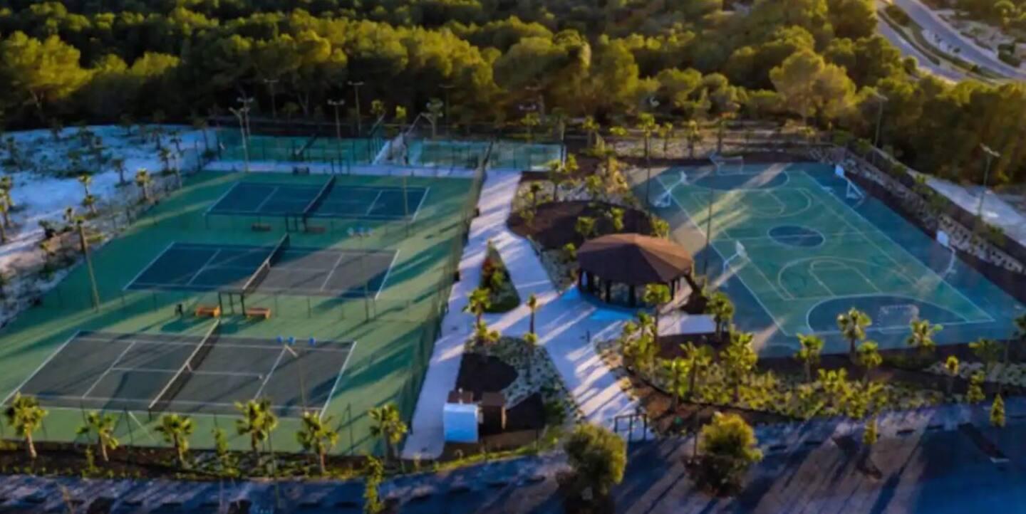 Located in the prestigious Las Colinas Golf & Country Club, this exceptional luxury apartment offers