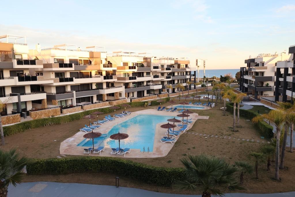 Garden in apartment for sale in Orihuela Costa