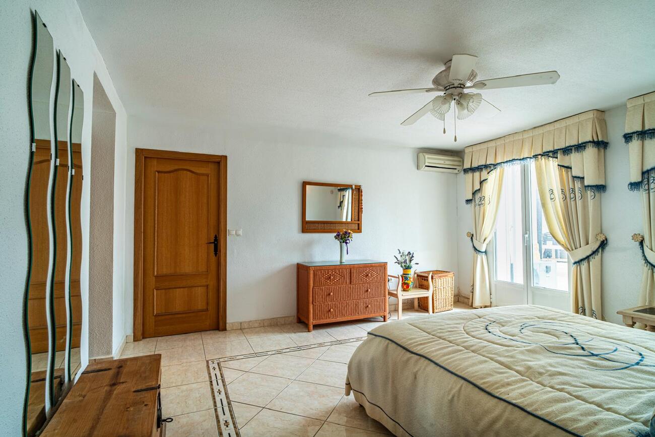 Master bedroom in villa for sale in Orihuela