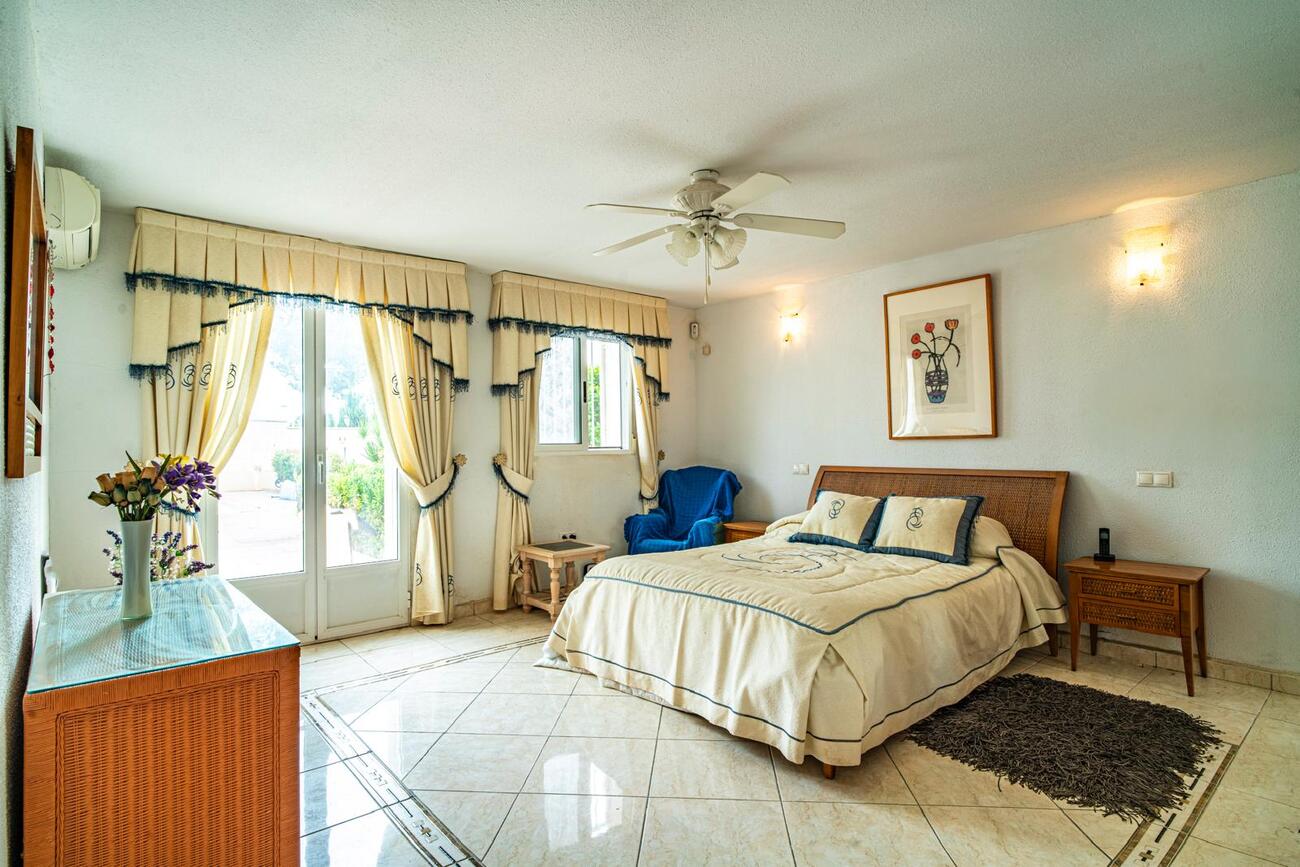 Garden in villa for sale in Orihuela