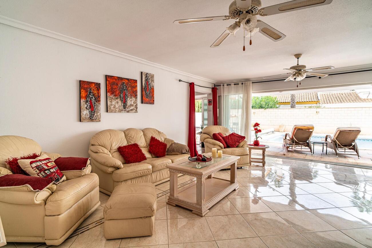 Living room in villa for sale in Orihuela