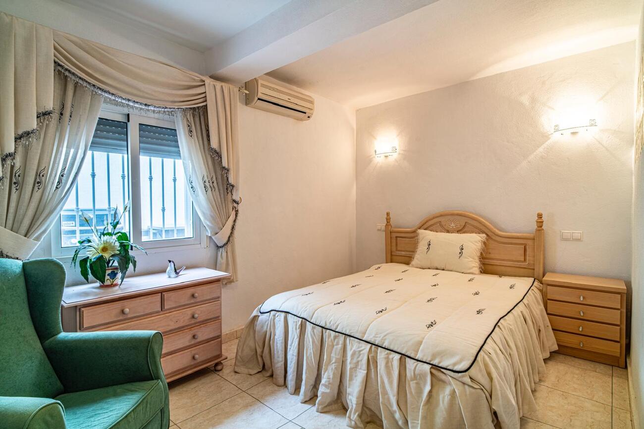 Master bedroom in villa for sale in Orihuela