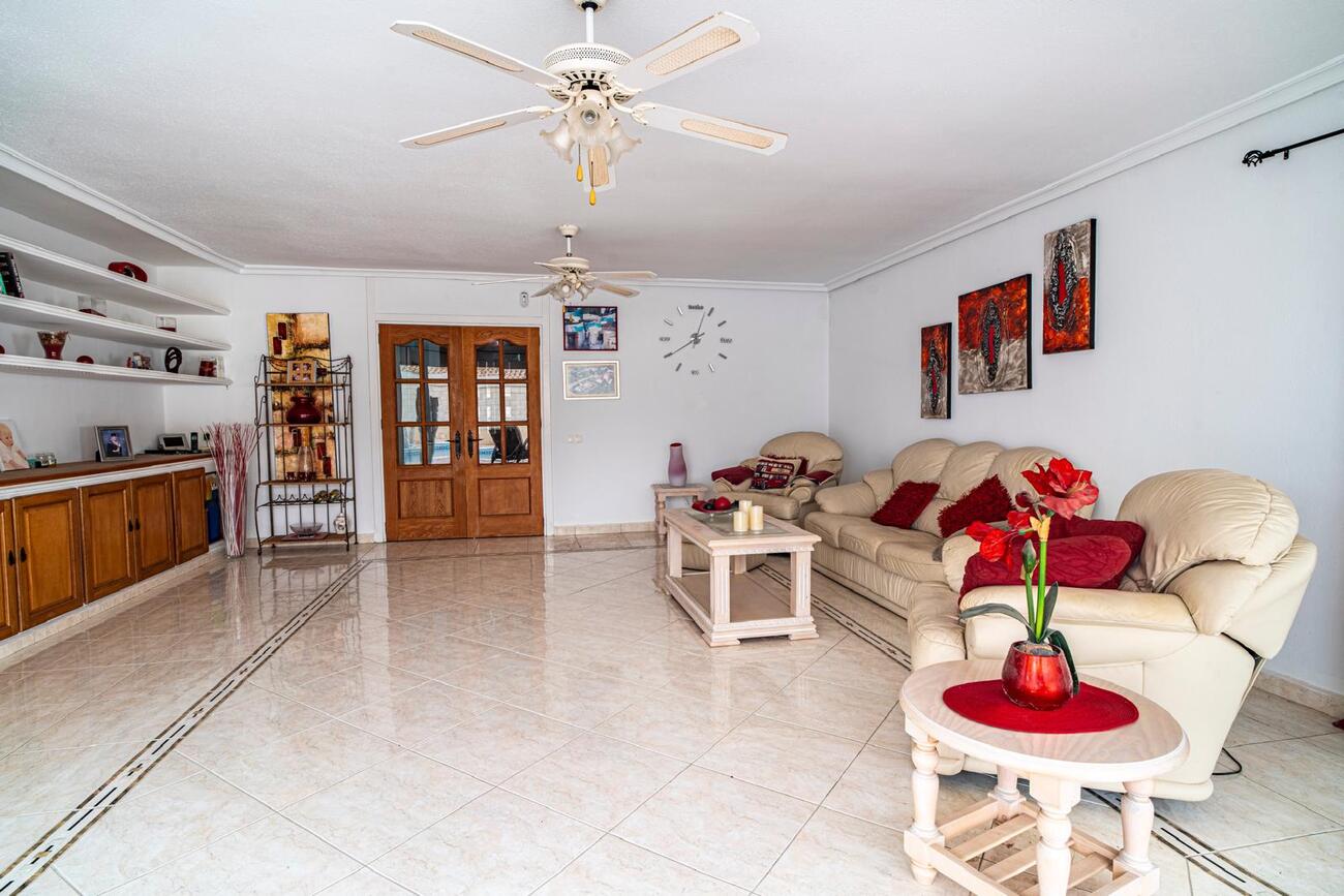 Pool area in villa for sale in Orihuela