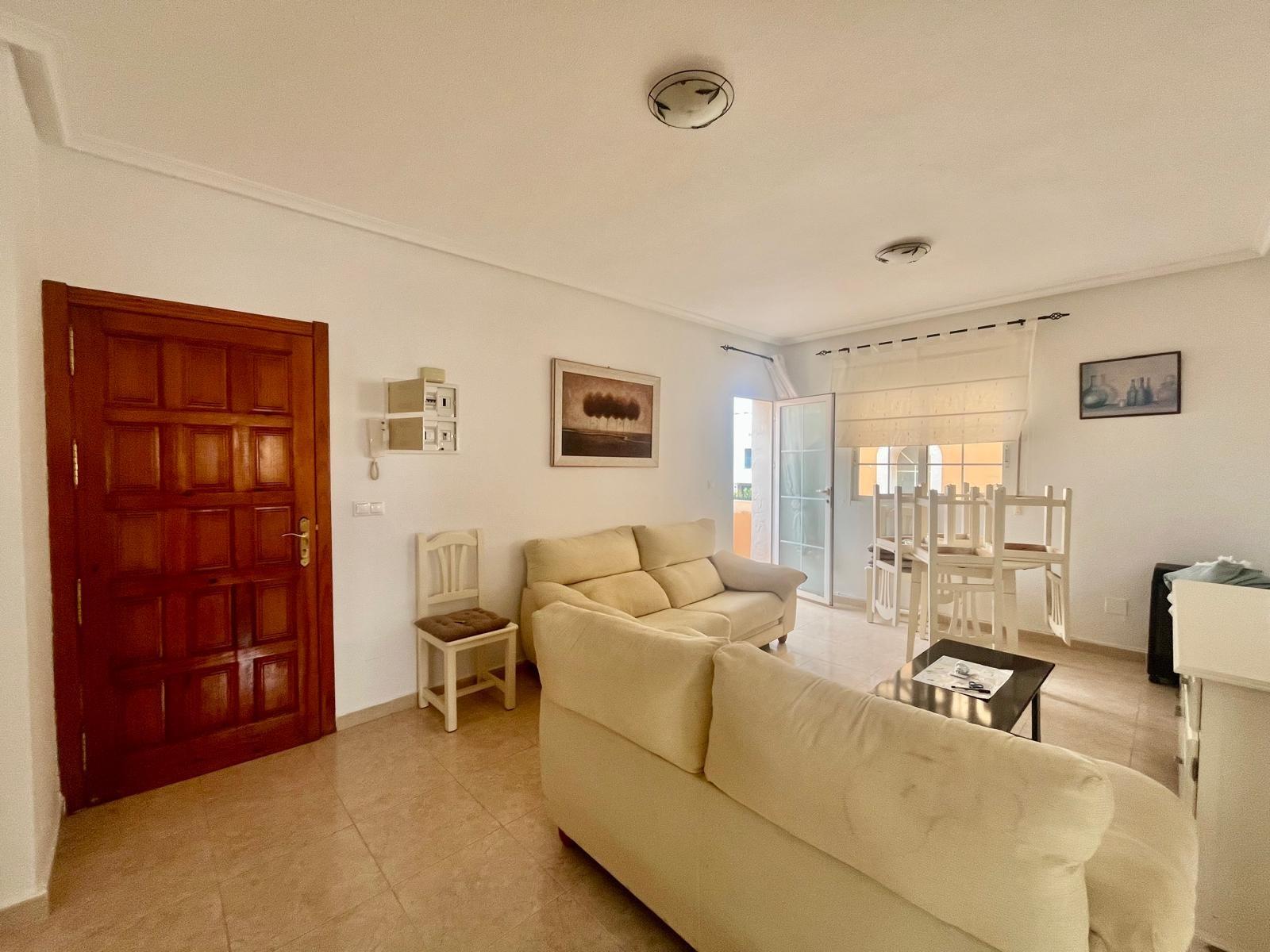 Top-Floor Bungalow with Terrace and Private Solarium in Urbanización La Marina – San Fulgencio Cozy