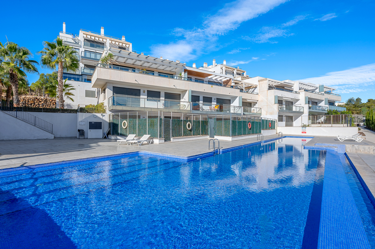 This modern ground floor apartment with 2 bedrooms is situated in the very exclusive area of Campoam