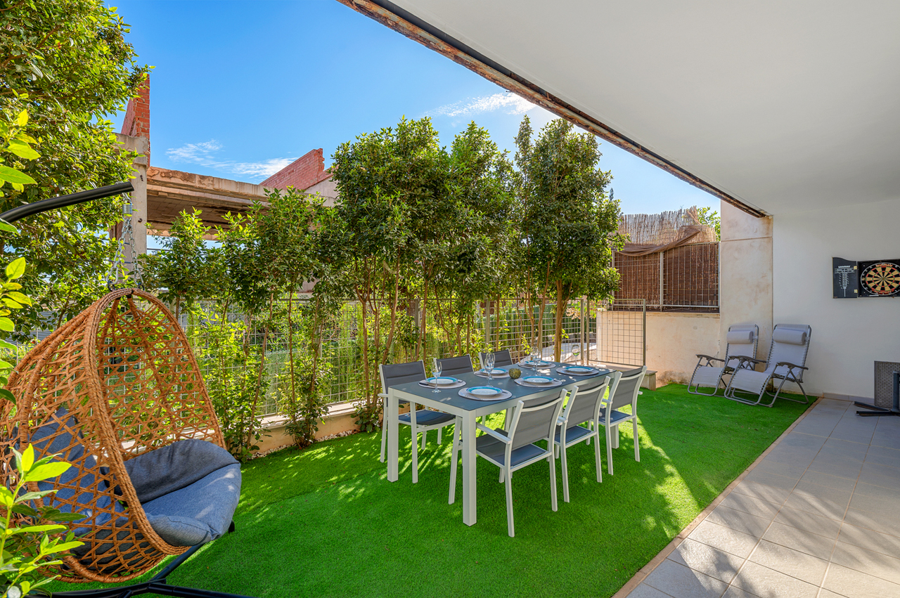 This modern ground floor apartment with 2 bedrooms is situated in the very exclusive area of Campoam