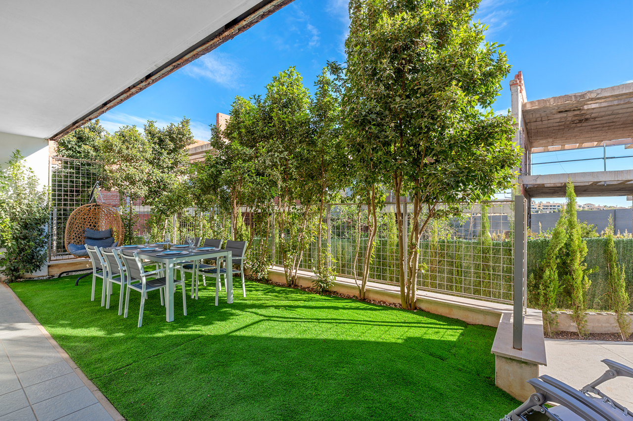This modern ground floor apartment with 2 bedrooms is situated in the very exclusive area of Campoam