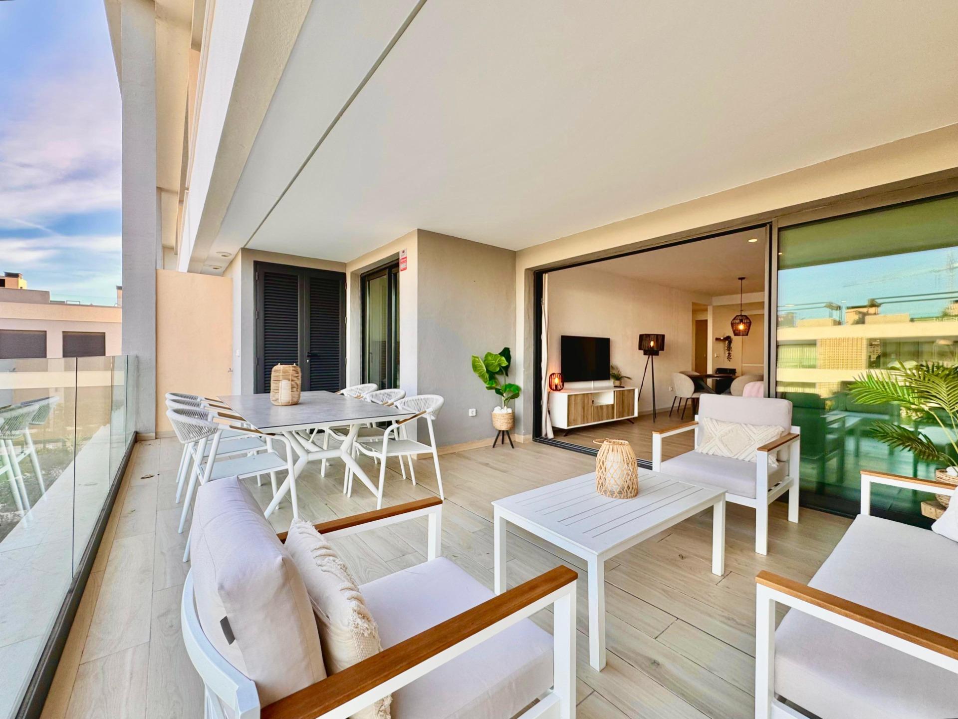 Experience a Caribbean atmosphere in the Murcia region with this beautiful 2-bedroom, 2-bathroom apa