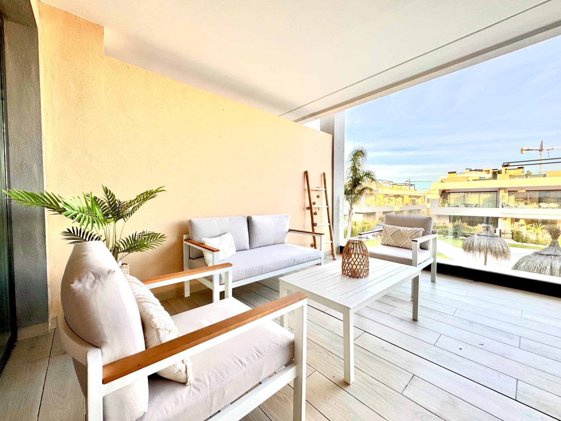 Bedroom in apartment for sale in Los Alcazares