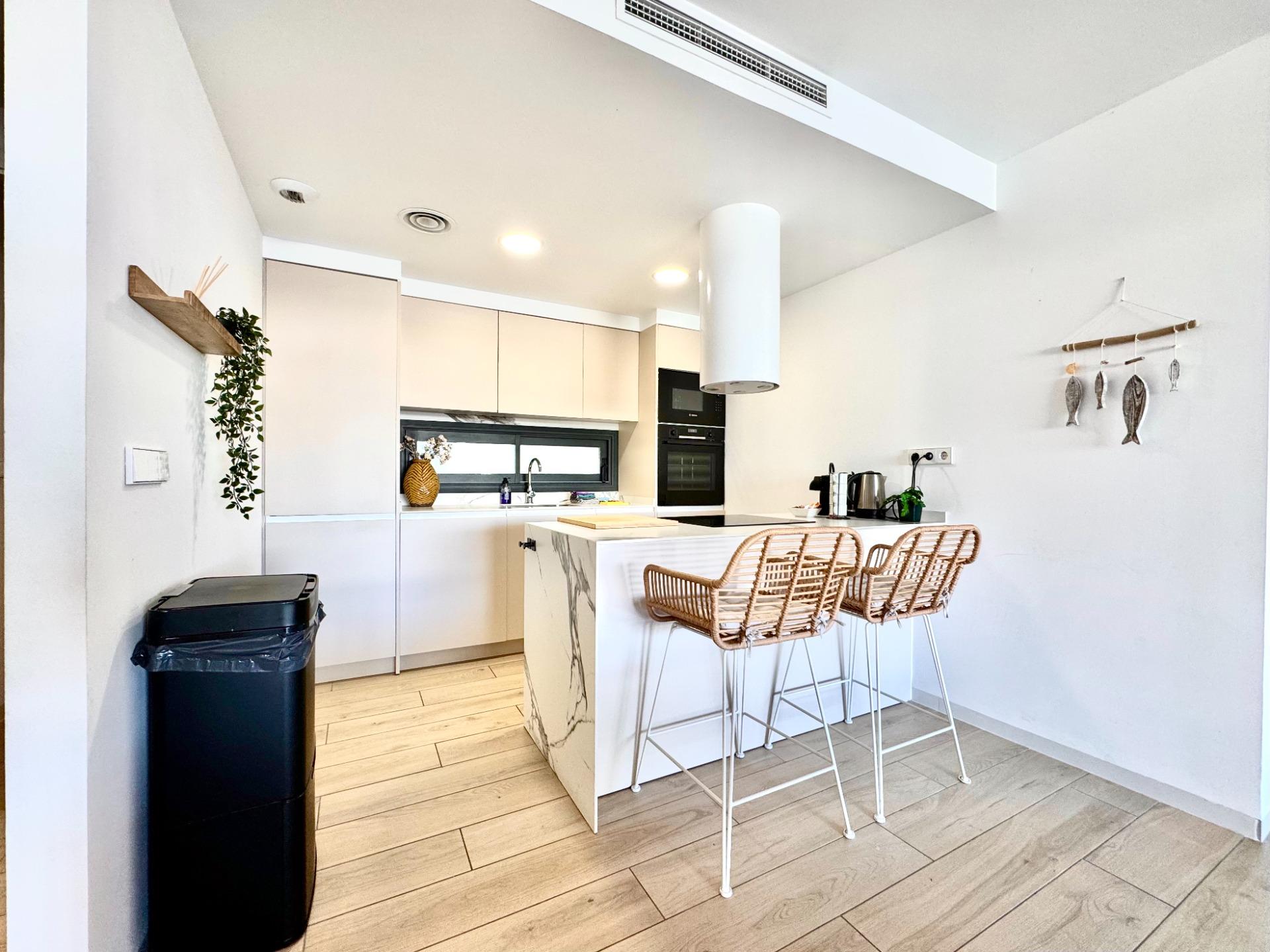Experience a Caribbean atmosphere in the Murcia region with this beautiful 2-bedroom, 2-bathroom apa