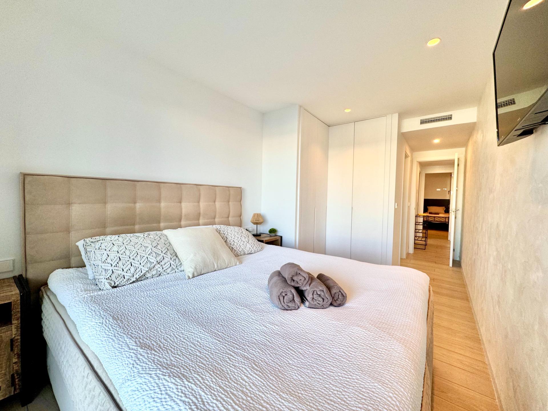 Experience a Caribbean atmosphere in the Murcia region with this beautiful 2-bedroom, 2-bathroom apa