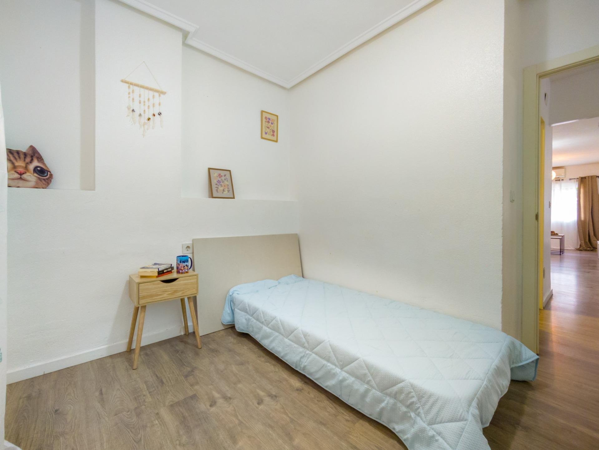 Master bedroom in apartment for sale in Torrevieja