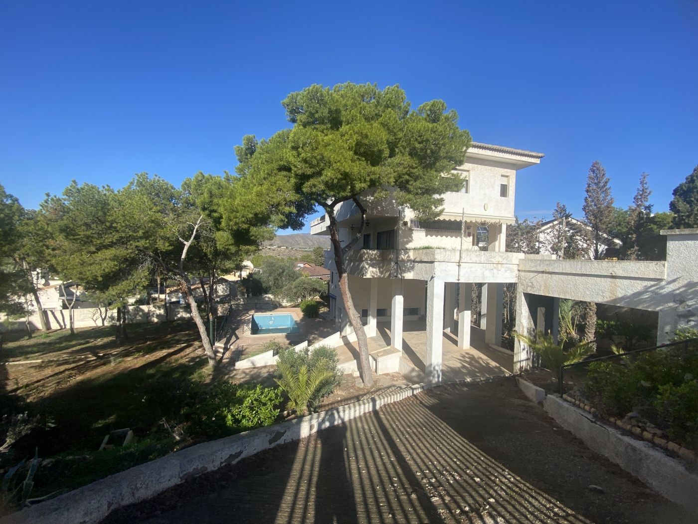 Located just minutes from the beach, this villa sits on an expansive 1,500 m² plot, offering privacy