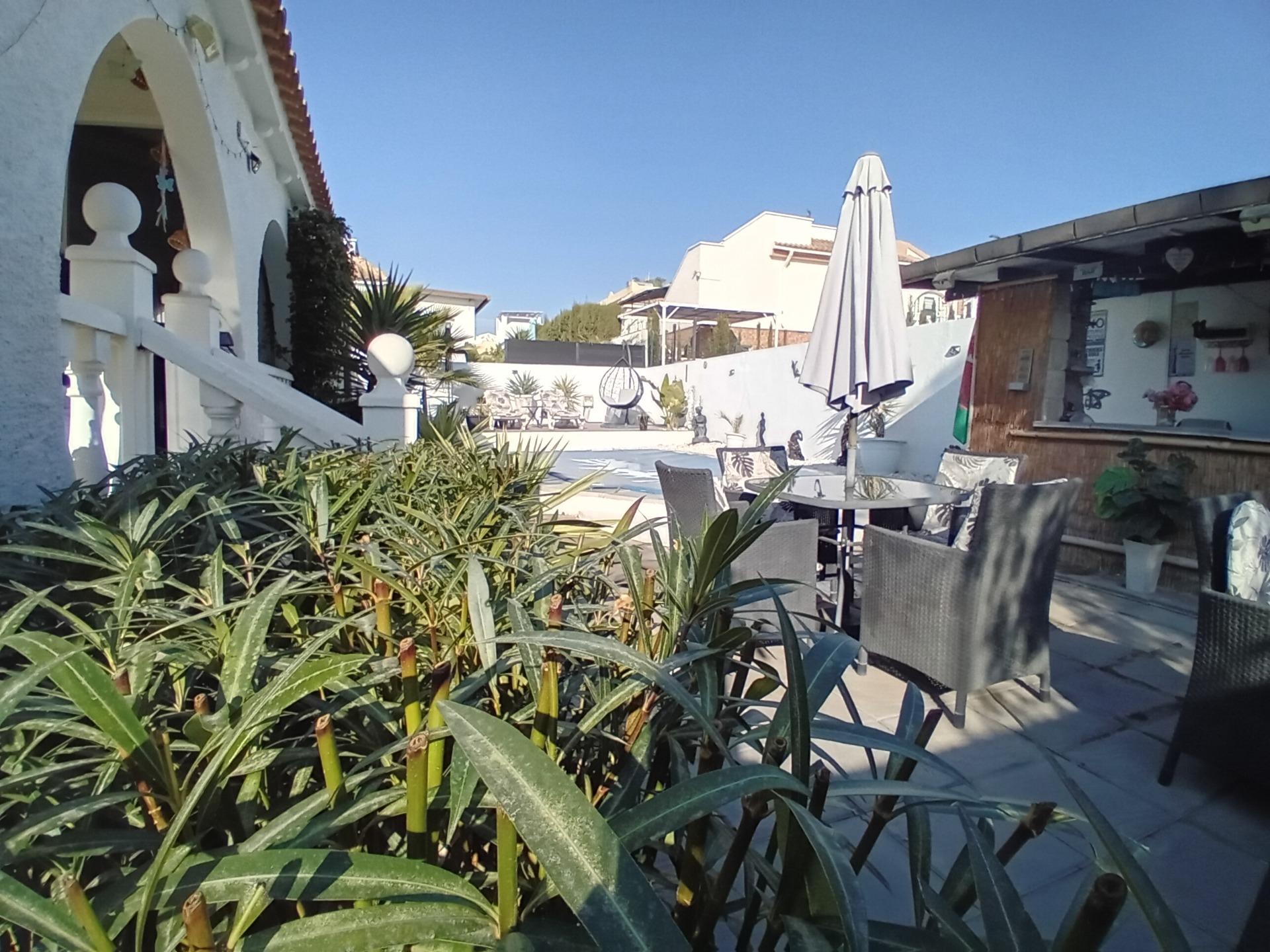 Garden in villa for sale in Mazarron
